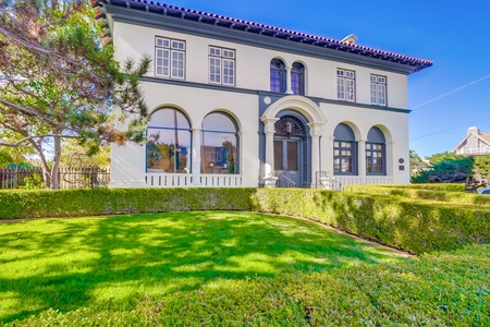 The Coulter House front garden, a welcoming San Diego landmark.