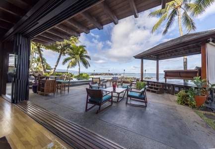 Expansive lanai with comfortable seating and breathtaking ocean views.