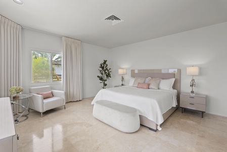 Elevated with designer touches, this spacious suite features soft textures, ample light, and ultimate privacy.