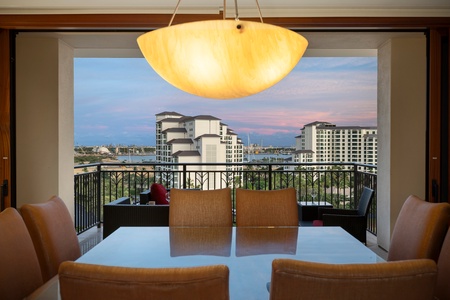 The outdoor dining area on the lanai.