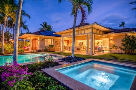 Angle in on the private spa, pool, and covered lanais.