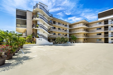 Spacious courtyard showcasing the unique charm of the Kona Plaza Complex.