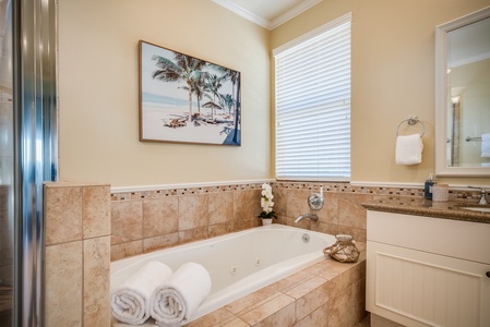Luxurious jacuzzi tub in upstairs ensuite bathroom.