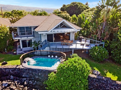 Dine al fresco with unobstructed ocean views—perfect for morning coffee or sunset cocktails.