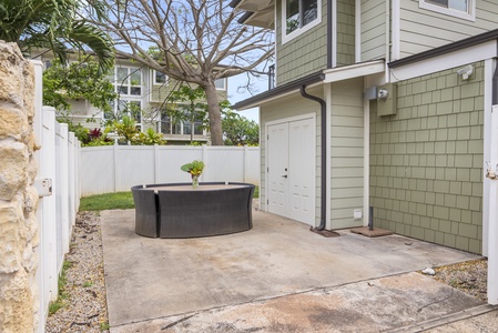 This Waialua rental home on Oahu's North Shore features direct beach access through a private gate