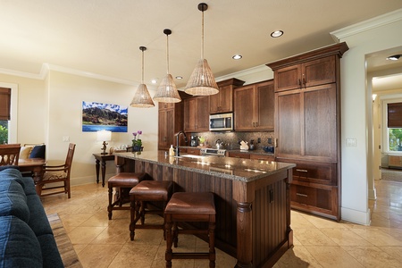 Spacious kitchen with modern appliances, ideal for preparing meals and entertaining guests.