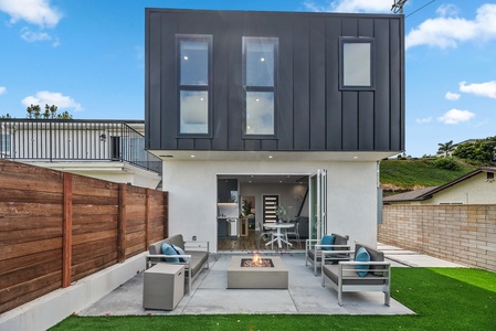 Adorable modern ADU with canyon views overlooking San Diego.