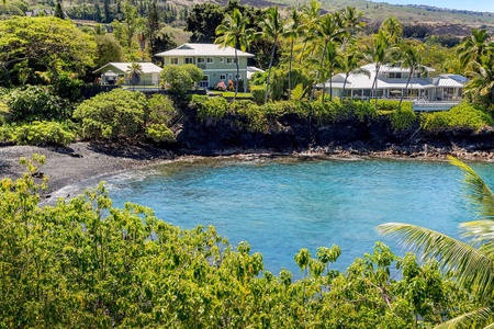 The ever-changing blues of He'eia Bay provide a view you'll never tire of.