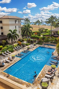 Resort pool view from the lanai with a glimpse of the ocean.