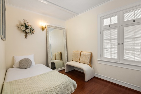 Guest bedroom 6 with twin beds and trundle.