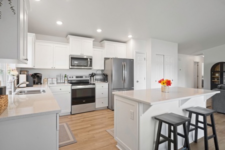 Bright, fresh, and fully equipped, the kitchen invites guests to share breakfast, prep lake-day lunches, or enjoy dinner with friends.