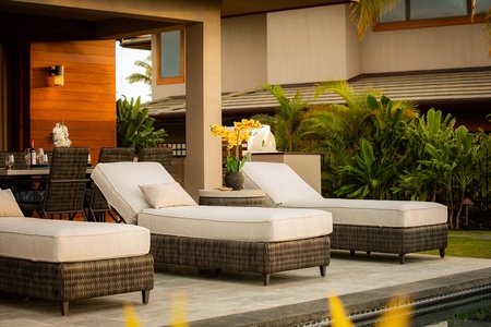 Stretch out under the Hawaiian sun or enjoy an afternoon nap with tropical breezes by your side.
