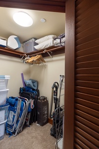 Extra storage space to keep your getaway essentials.