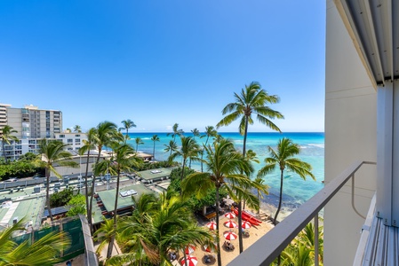 Gorgeous balcony views overlooking the iconic palm-fringed sands of Kaimana Beach—perfect for morning coffee or sunset reflections.