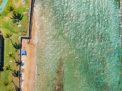 Golden sand, deep blue ocean, and the green grounds of Papakea K-105 meet in perfect harmony.