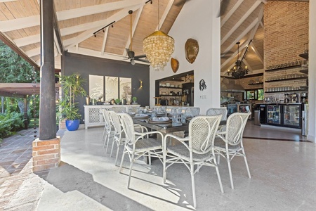 A welcoming dining area perfect for enjoying meals in a relaxed and stylish environment.