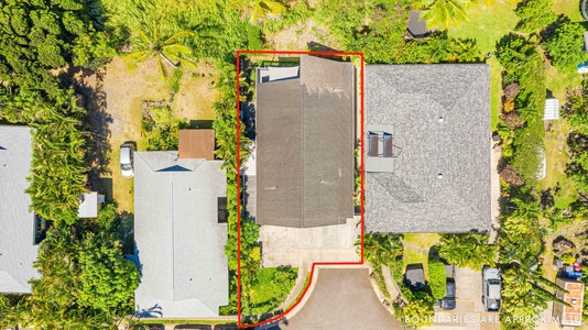 Overhead layout of Velzey Ohana Villa shows the spacious footprint and private driveway entrance.