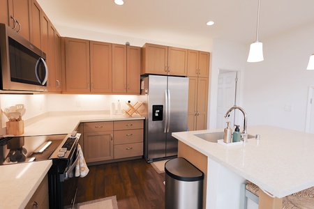 Prep beach snacks or full meals in this guest-friendly kitchen with modern appliances.