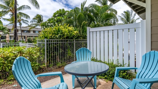 Dine al fresco on the lanai.