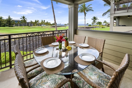 Outdoor Lanai dining for six overlooking the majestic Golf course