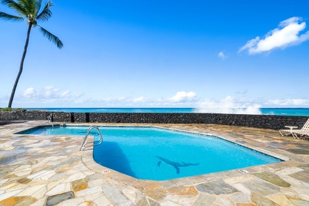 Enjoy the Pacific waves and relaxing pool, the perfect spot for relaxing