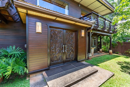 An elegant entrance to you tropical home.