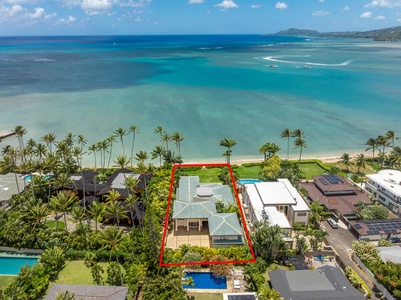 From above, the property's beachfront location and tropical surroundings showcase the beauty of Hawaii Kai.