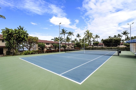 Perfect your serve on this open-air tennis court with plenty of space and sunshine.
