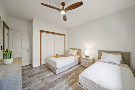 Flexible guest room with two twin beds or combined king setup—perfect for families or couples.