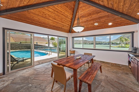 Enclosed patio space perfect for indoor/outdoor dining