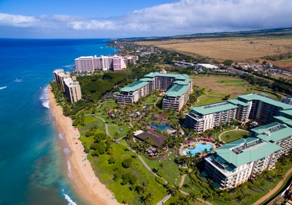 Honua Kai Konea 206’s primary bedroom includes a king bed and ensuite bathroom.