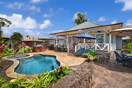 Pool & hot tub with pellet and gas bbq