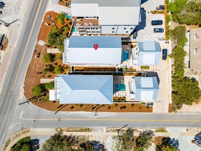 Great aerial pic of the expansive house