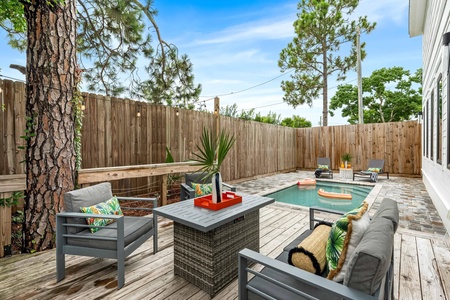 Pool.deck 01