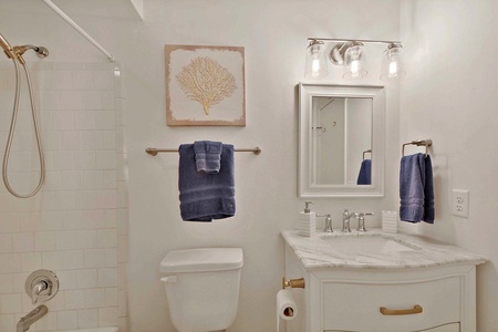 Upstairs, Bathroom, Tub/Shower Combo