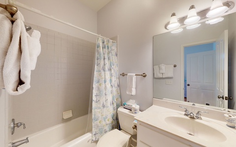 Upstairs, Bathroom 2 - Tub/Shower Combo