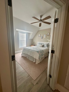 Bedroom 2, Queen Bed