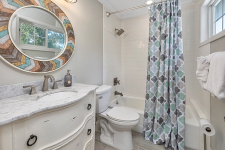 Upstairs Guest Bathroom 1, Tub/Shower Combo