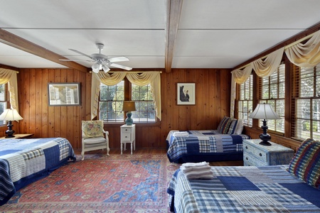 Upstairs Bedroom 2, Queen Bed and 2 Twin Beds