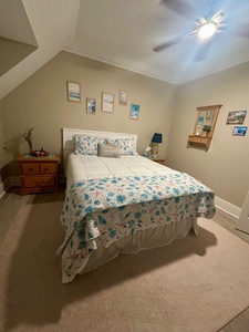 Bedroom 2, Queen Bed