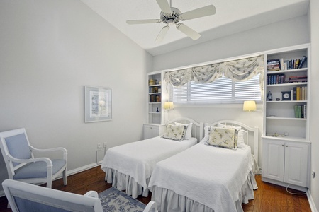 Guest Bedroom, 2 Twin Beds