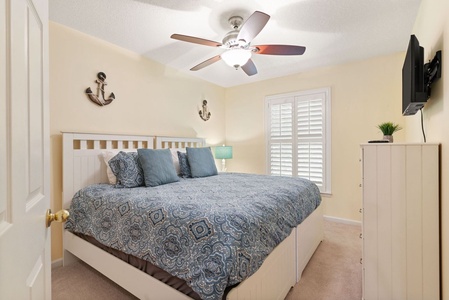 Upstairs, Guest Bedroom 2, King Bed (Can be converted to 2 Twin Beds)