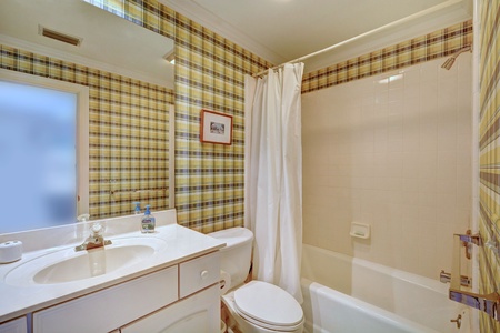 Upstairs Bathroom 1, Tub/Shower Combo