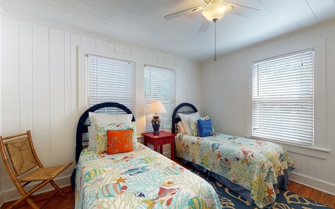 Upstairs Guest Bedroom 2, 2 Twin Beds