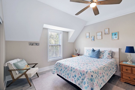 Bedroom 1, Queen Bed