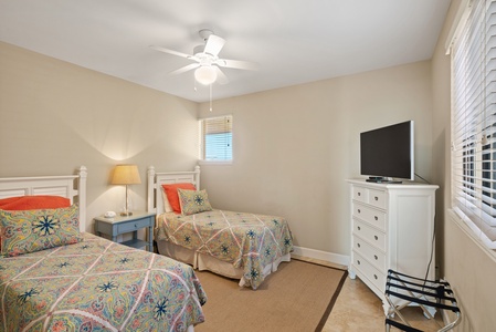 Guest Bedroom, 2 Twin Beds