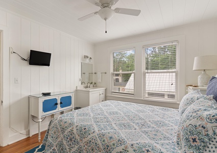 Upstairs, Guest Bedroom 1, Queen Bed