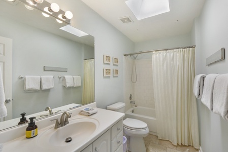 Hall Bathroom, Tub/Shower Combo