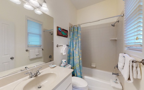 Upstairs, Bathroom 3 - Tub/Shower Combo