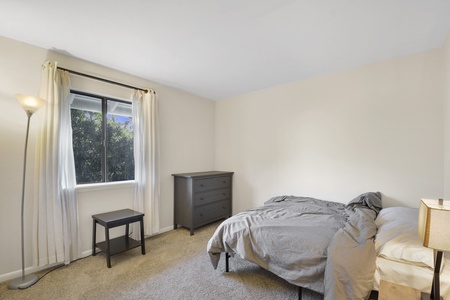 Guest Bedroom 2, Queen Bed